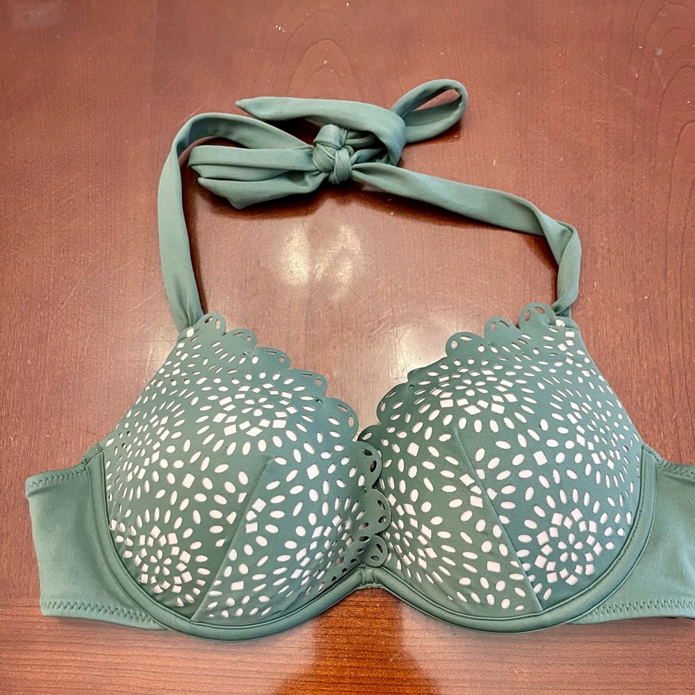 Shade & Shore Green Halter Bikini Top with Scalloped Edges
